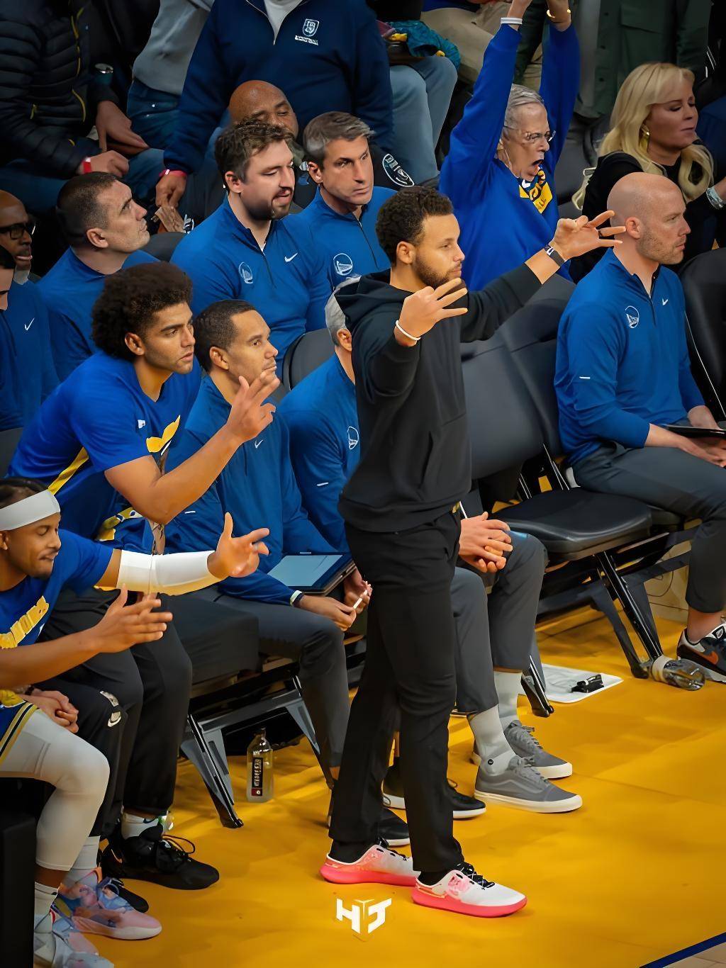 九游体育入口这也行？塞维利亚围绕NBA常规赛临场应变迈阿密热火防线松动备战社区盾，今晚萨克拉门托国王主帅复盘的简单介绍